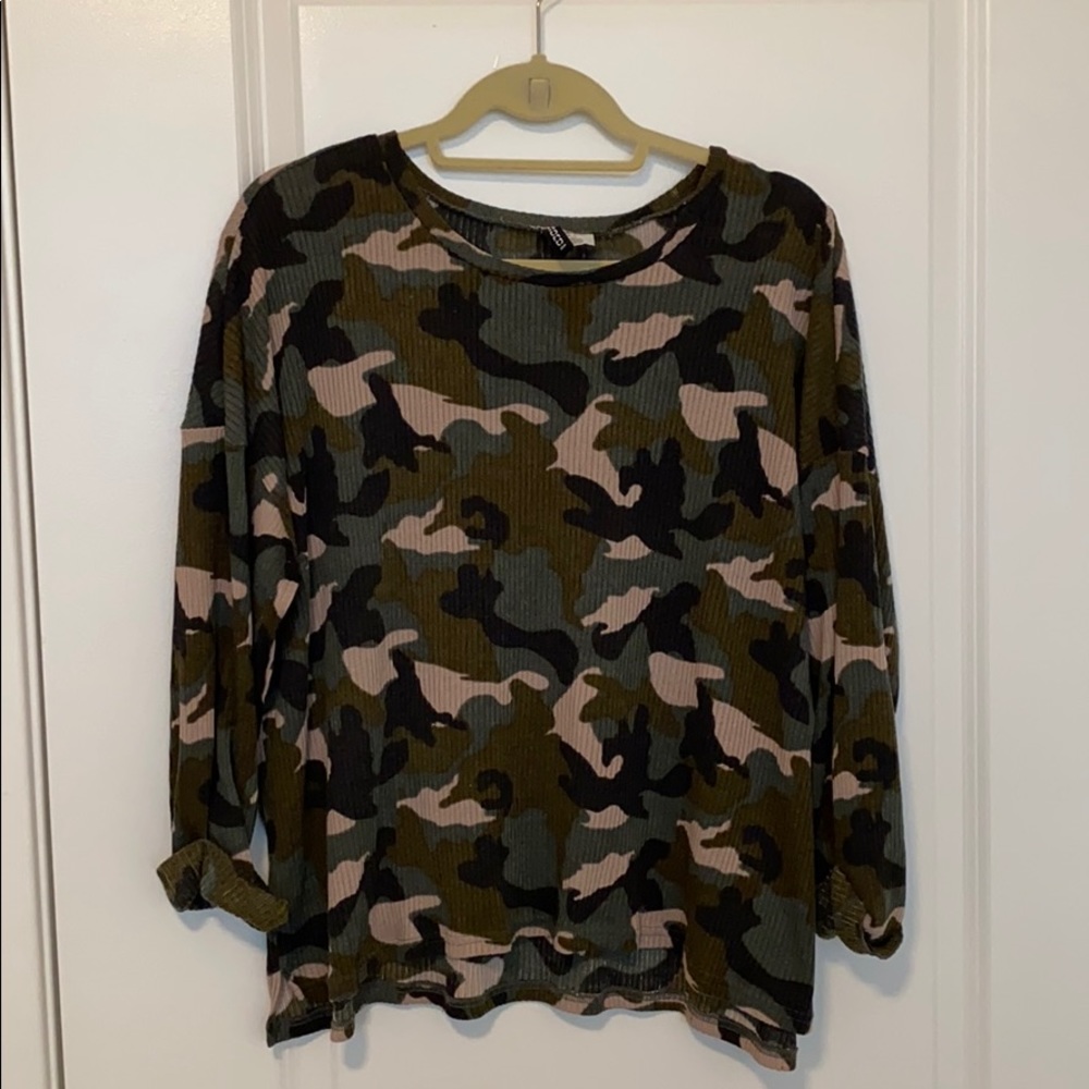 Camo lightweight top